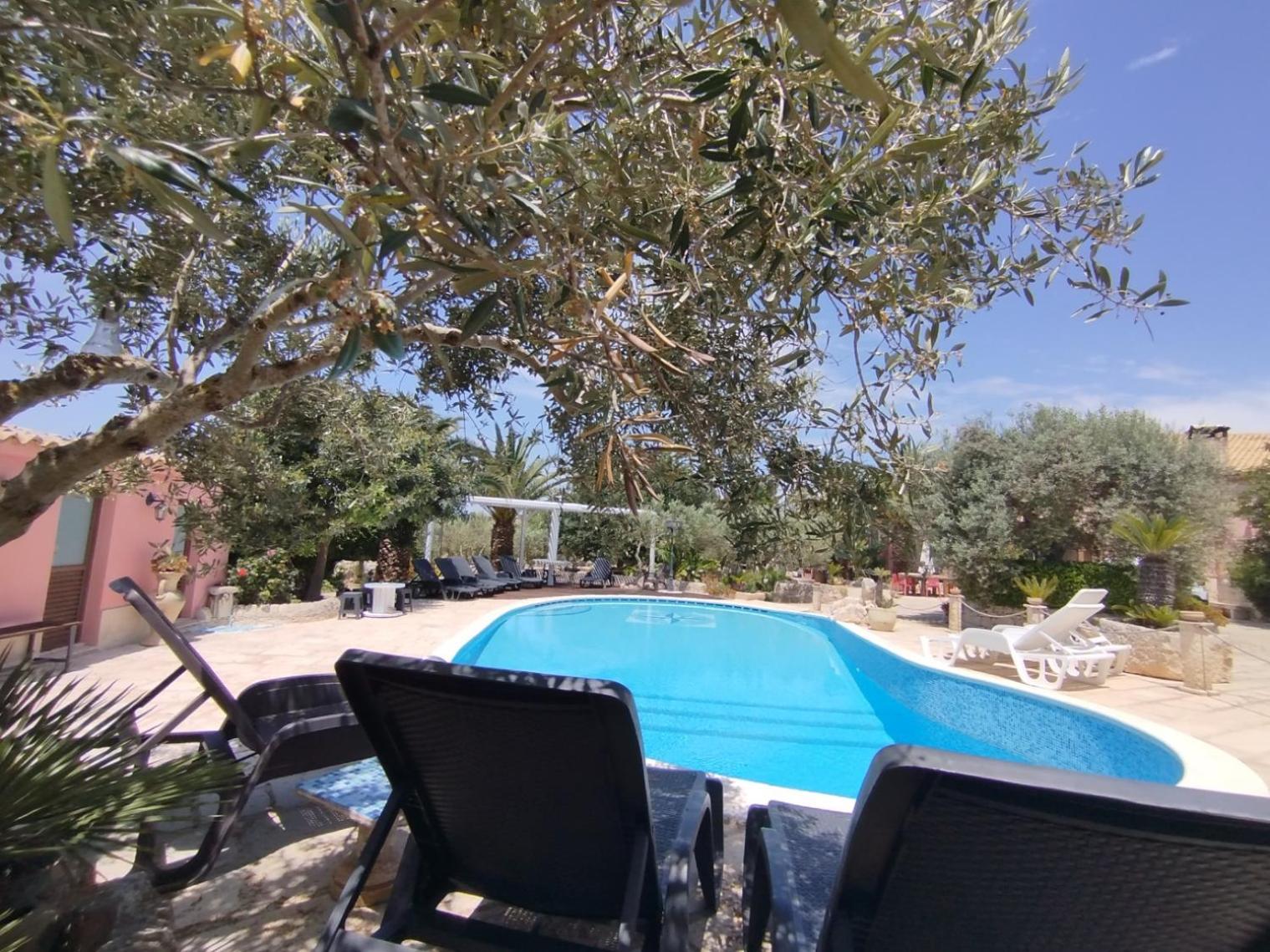 Dependance In Villa Con Piscina Рагуза Екстериор снимка