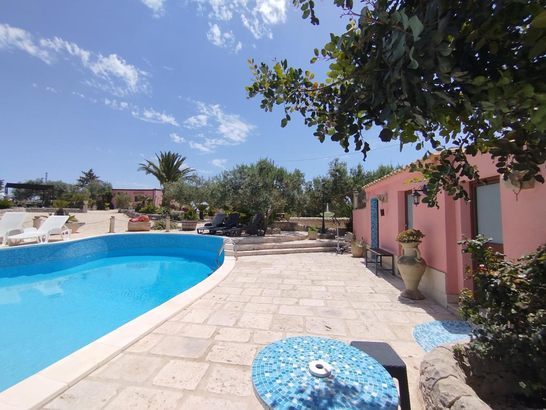 Dependance In Villa Con Piscina Рагуза Екстериор снимка